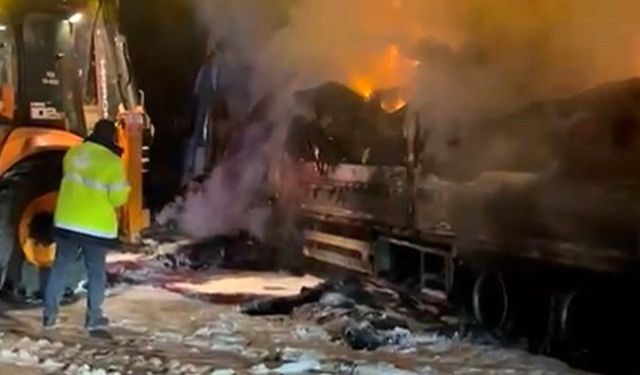 SEYİR HALİNDEKİ TIR ALEV ALEV YANDI