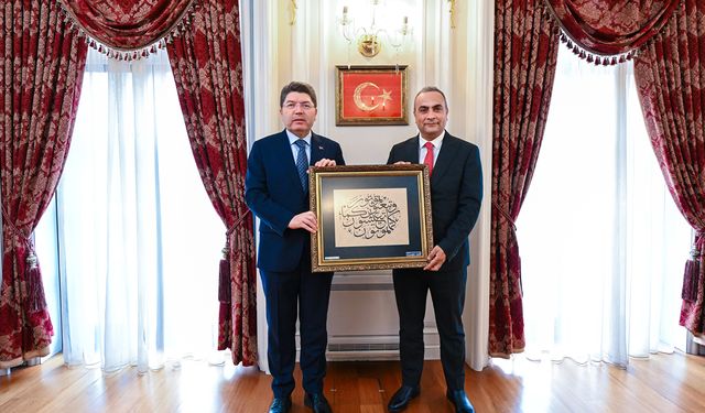 BARÜ REKTÖRÜ BAKAN TUNÇ'U MAKAMINDA ZİYARET ETTİ