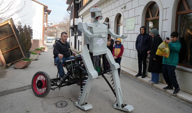 HURDA MALZEMELERDEN YAPILAN ROBOTA YOĞUN İLGİ