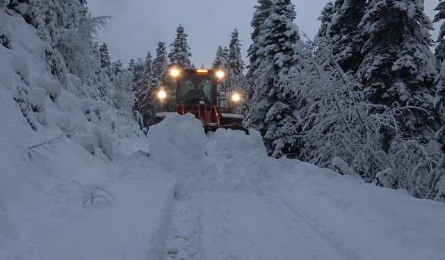 KARDAN YOLU KAPANAN KÖYDEKİ HASTA İÇİN EKİPLER SEFERBER OLDU