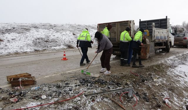 KASTAMONU'DA İŞÇİLERİ TAŞIYAN KAMYONET DEVRİLDİ 7 İŞÇİ YARALANDI