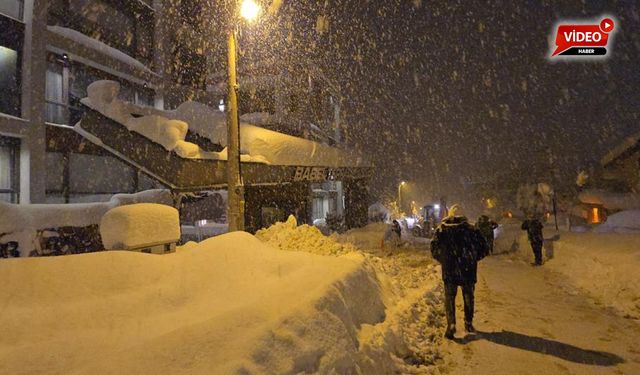 SAFRANBOLU'DA SİTE GİRİŞ TACINDA YIKILMA TEHLİKESİ