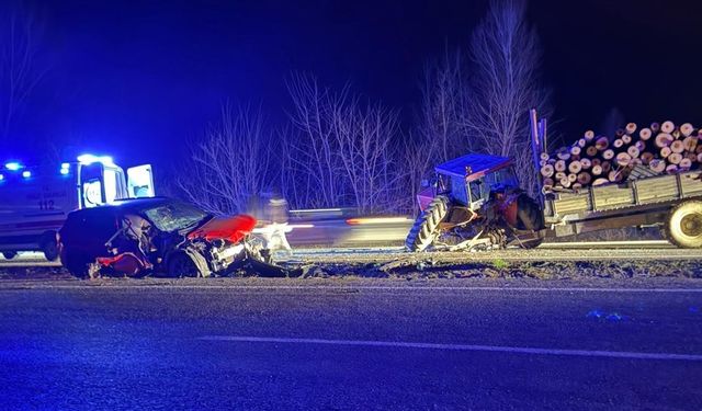 TAŞKÖPRÜ'DE CİP İLE TRAKTÖR ÇARPIŞTI 3 KİŞİ YARALANDI