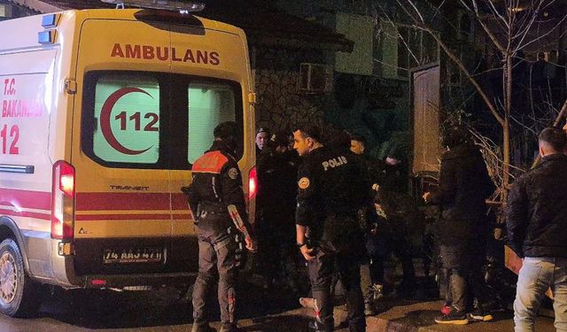 BARTIN'DA BIÇAKLI KAVGA: 2 YARALI