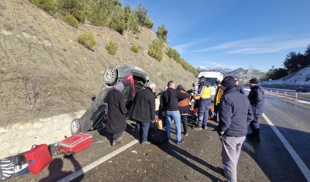 BUZLANMA KAZA GETİRDİ: 4 YARALI