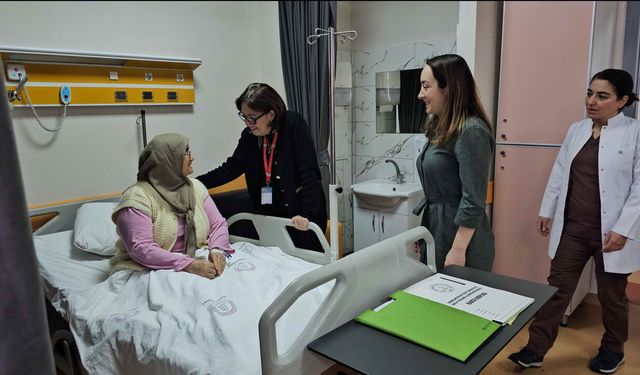 ZONGULDAK'TA İLK KEZ 60 YAŞINDAKİ HASTAYA İZSİZ AMELİYAT YAPILDI