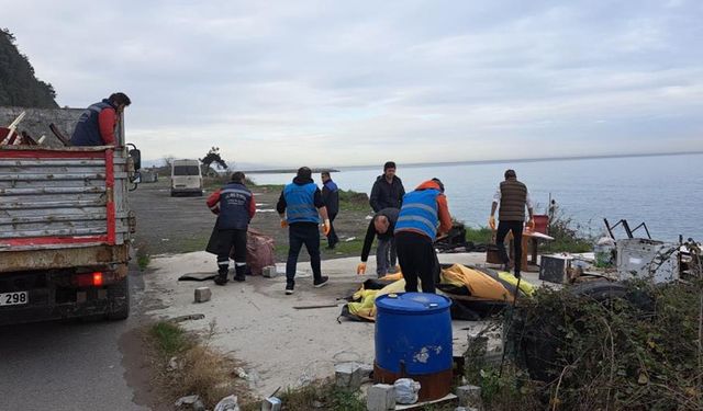 KDZ EREĞLİ SAHİLİNDEKİ KAÇAK YAPILAN KALDIRILDI