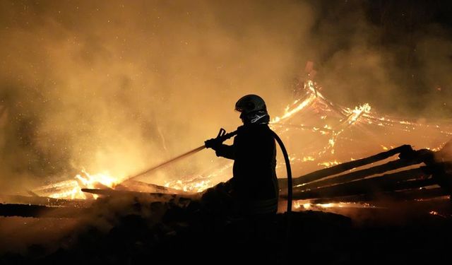 KASTAMONU'DA KORKUTAN YANGIN: 3 EV 2 SAMANLIK YANDI