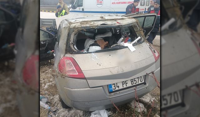 TAKLA ATAN OTOMOBİL SÜRÜCÜSÜ YARALANDI