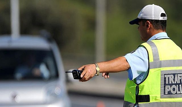 TRAFİK CEZALARINI ARTIRMAYA YÖNELİK DÜZENLEME TBMM'DE KABUL EDİLDİ