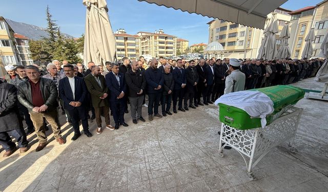 ŞAHİN AİLESİNİN ACI GÜNÜ: HURİYE ŞAHİN SON YOLCULUĞUNA UĞURLANDI