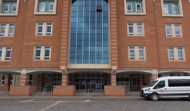 KAVGA ETTİĞİ HUSUMETLİSİNİ ÖLDÜREN SANIK HAKİM KARŞISINDA