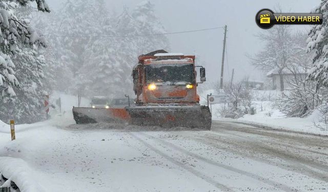 AHMETUSTA GEÇİDİ'NDE KAR MESAİSİ