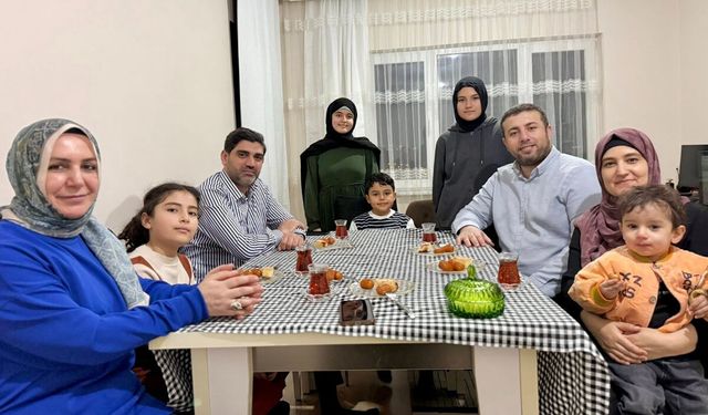 AK PARTİ İL BAŞKANI FERHAT SALT FİLİSTİNLİ AİLEYLE İFTAR YAPTI