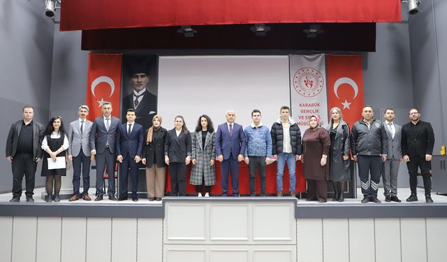 GENÇLİK VE SPOR'DA 10 PERSONEL YEMİN EDEREK KADROYA GEÇTİ