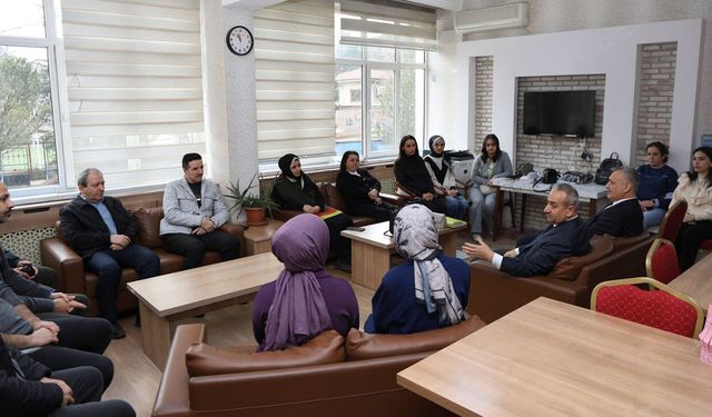 İL MÜDÜRÜ AKBAŞ ÖĞRETMENLER ODASI BULUŞMALARINI SÜRDÜRÜYOR