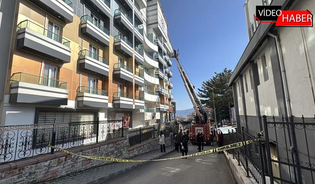 OTEL YANGININDA FACİADAN DÖNÜLDÜ: 8 KİŞİYİ MAHSUR KALDI