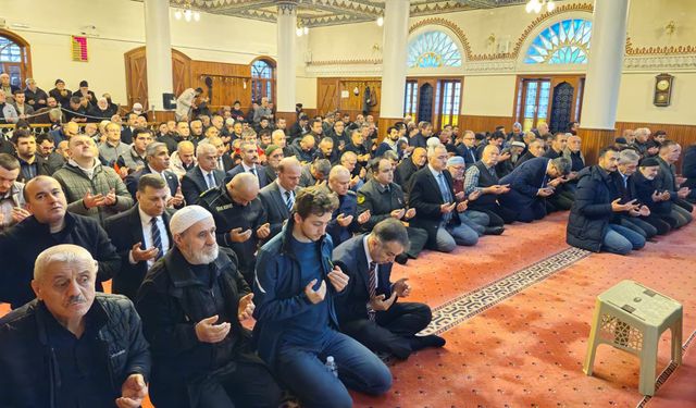 KARABÜK'TE 6 ŞUBAT DEPREM ŞEHİTLERİ İÇİN MEVLİD PROGRAMI DÜZENLENDİ