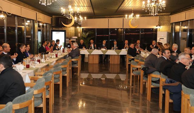 VALİ ÇAĞATAY MERKEZ MAHALLE MUHTARLARI DERNEĞİ İFTARINA KATILDI