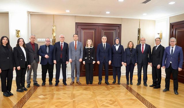 VALİ ÇAĞATAY İL DEFTERDARI VE PERSONELLERİNİ AĞIRLADI