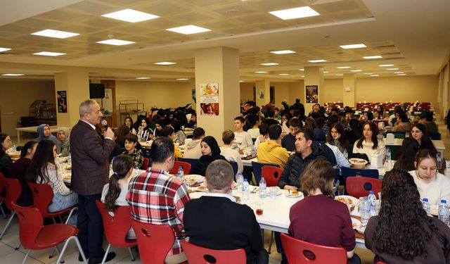 İL MÜDÜRÜ AKBAŞ ÖĞRENCİLERLE İFTARDA BULUŞTU