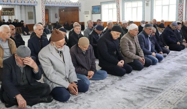 KARABÜK'TE YAŞLILARA SAĞLIK EĞİTİMİ VERİLDİ