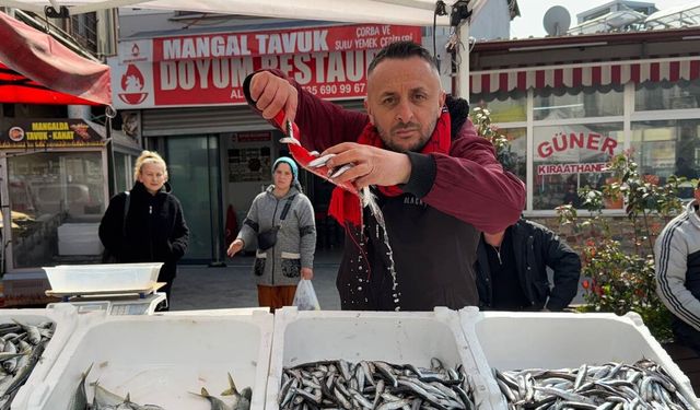 ZONGULDAK'TA HAMSİ 100 LİRADAN SATILIYOR
