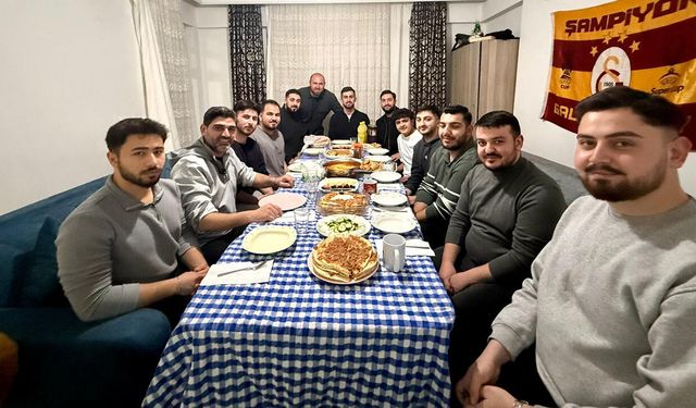 BAŞKAN SALT SAHURDA ÖĞRENCİLERLE BULUŞTU