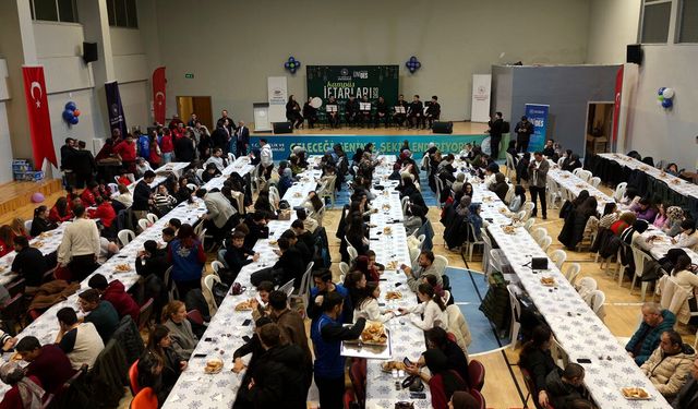 KARABÜK'TE GENÇLER İFTARDA BULUŞTU