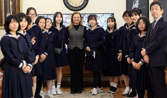 JAPON ÖĞRENCİLERDEN BAŞKAN KÖSE'YE ZİYARET