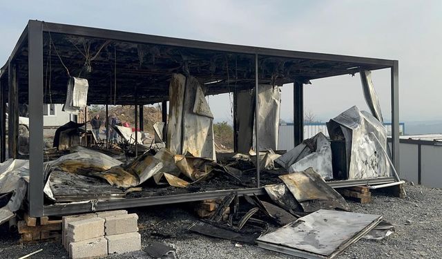 ALACAĞINI TAHSİL EDEMEYEN İMALATÇI KONTEYNERİ ATEŞE VERDİ