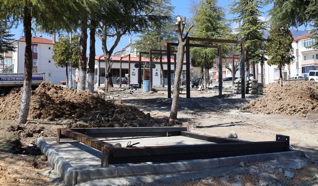 MEHMET AKİF ERSOY PARKI'NDA ÇALIŞMALAR SÜRÜYOR