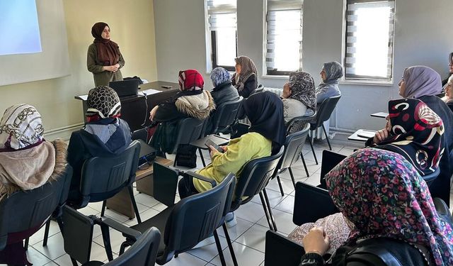 MERKEZ AİLE DESTEK MERKEZİ’NDE “ÇOCUK İSTİSMARINI ÖNLEME” EĞİTİMİ DÜZENLENDİ