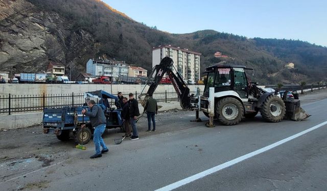 LASTİĞİ PATLAYAN TARIM ARACI TAKLA ATTI: 1 YARALI