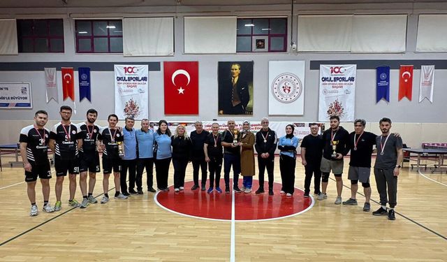 14 MART TIP BAYRAMI MASA TENİSİ TURNUVASI TAMAMLANDI