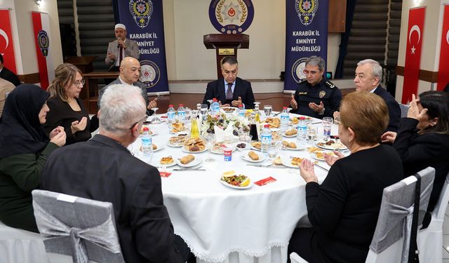 VALİ ÇAĞATAY ŞEHİT AİLELERİ GAZİLER VE EMNİYET PERSONELİ İLE İFTARDA BULUŞTU