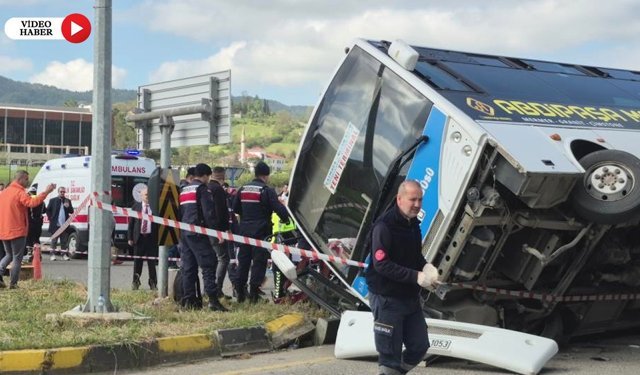 BARTIN'DA FECİ KAZA: 44 YARALI