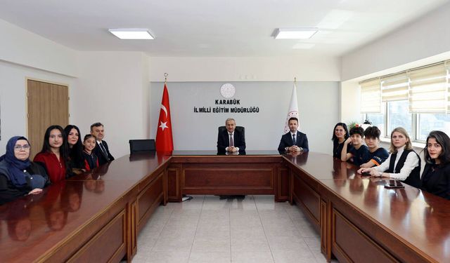 KARABÜK'TE BAŞARILI ÖĞRETMENLER VE ÖĞRENCİLER ÖDÜLLENDİRİLDİ