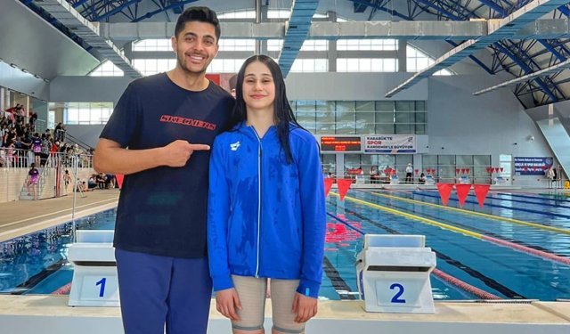 GENÇ YÜZÜCÜDEN MİLLİ TAKIM YOLUNDA DEV ADIM