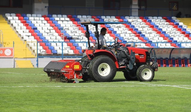 DR. NECMETTİN ŞEYHOĞLU STADYUMU ÇİMLERİ YENİLENİYOR