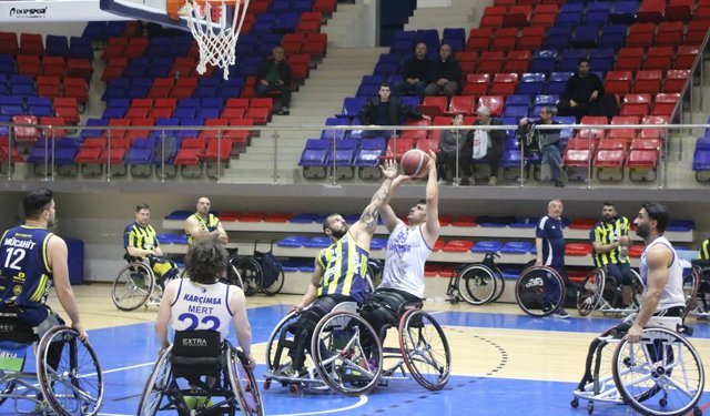 DEMİR KARTAL SPOR KENDİ EVİNDE FENERBAHÇE'YE MAĞLUP OLDU