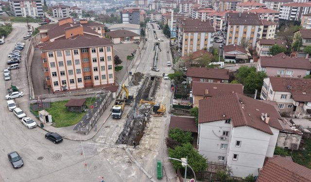 AYDINLIKEVLER'DE 1400 METRELİK DERE HATTI YENİLENİYOR