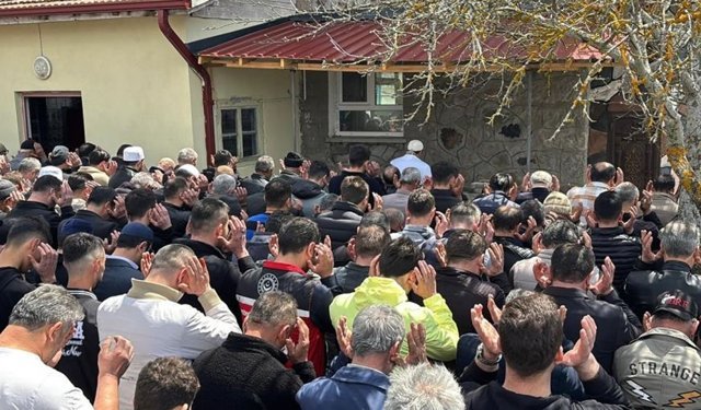 2 AYLIK ELA BEBEK SON YOLCULUĞUNA UĞURLANDI