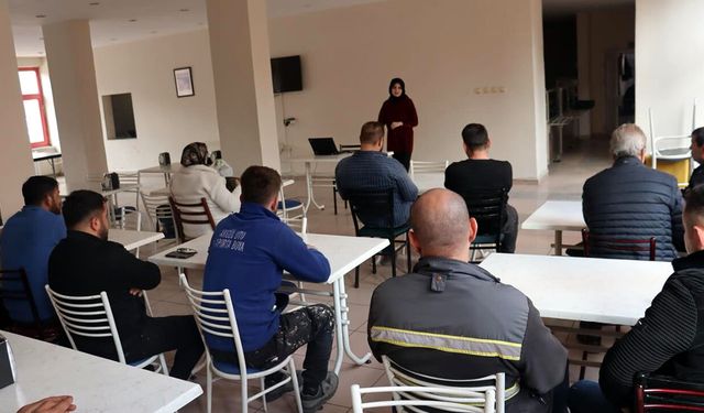 KARABÜK'TE YÜKÜMLÜLERE "AİLE BECERİLERİ EĞİTİMİ" VERİLDİ