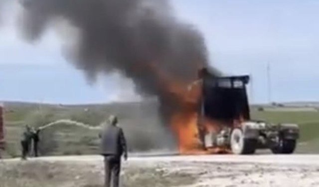 ÇANKIRI’DA TIR ALEVLERE TESLİM OLDU