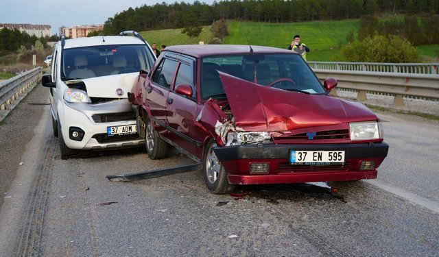 KASTAMONU'DA İKİ AYRI TRAFİK KAZASI: 6 YARALI