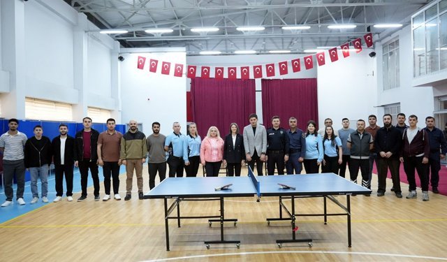 OVACIK'TA KURUMLAR ARASI MASA TENİSİ TURNUVASI BAŞLADI