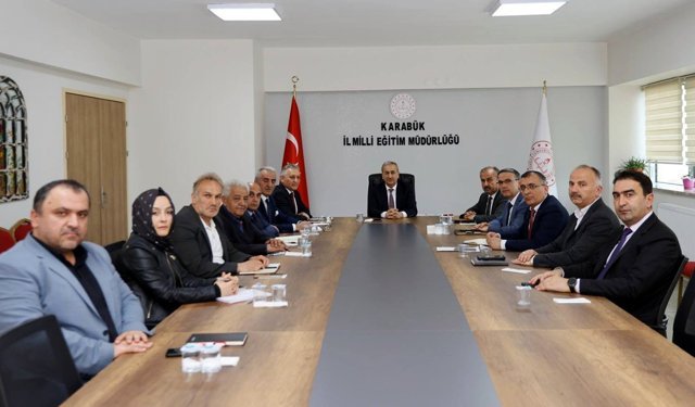 KARABÜK'TE İLÇE MİLLİ EĞİTİM MÜDÜRLERİ TOPLANDI
