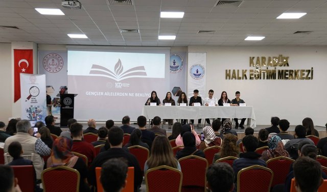 "GENÇLER AİLELERİNDEN NE BEKLİYOR" PANELİ GERÇEKLEŞTİRİLDİ
