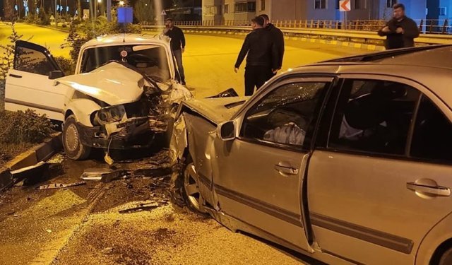 TERS YÖNDEN GELEN ALKOLLÜ SÜRÜCÜ KAZAYA SEBEP OLDU: 6 YARALI